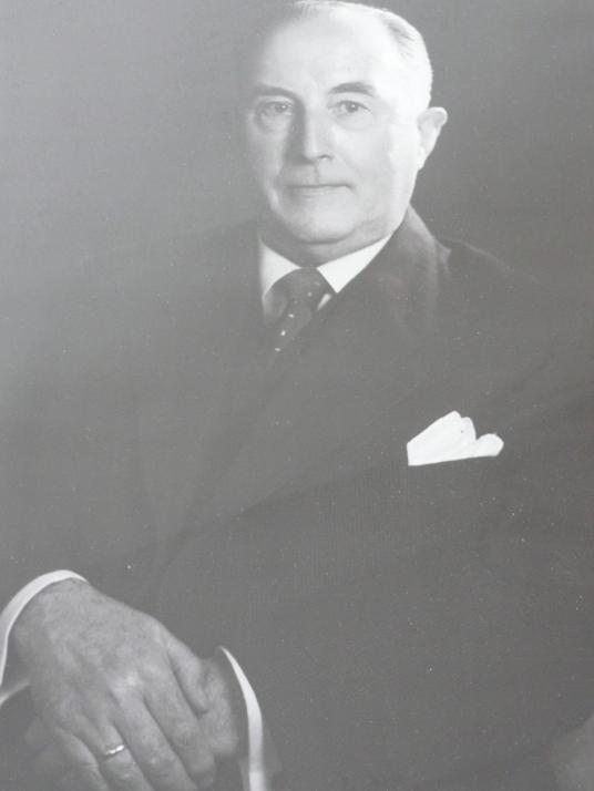 Der Kaufmann Heinrich Knievel gründete das Unternehmen im Jahre 1933