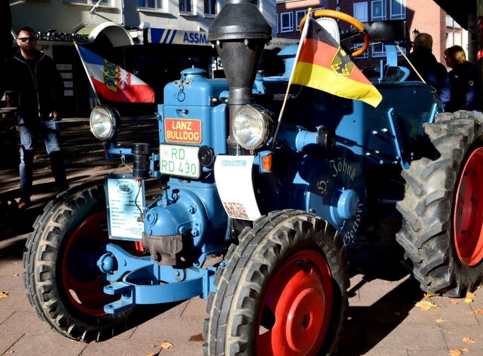 Oldtimer auf dem Asmus-Bremer-Platz