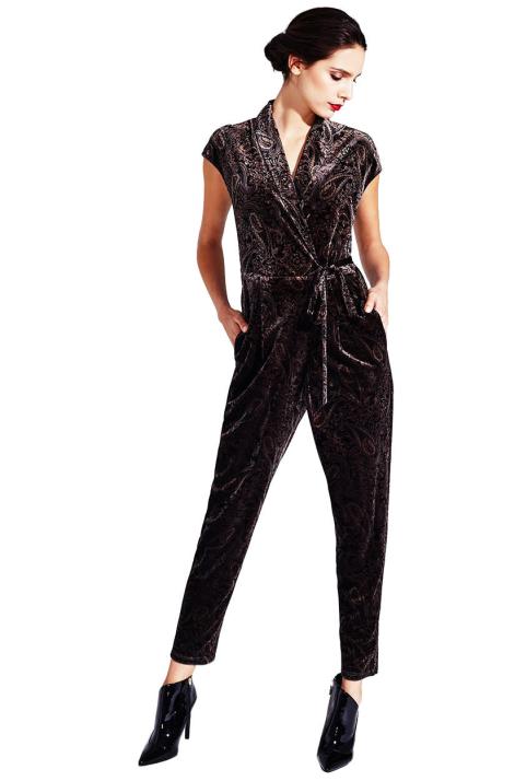 Der Jumpsuit von KALA Berlin mit Paisley-Muster ist auffällig und edel! Circa 140 Euro