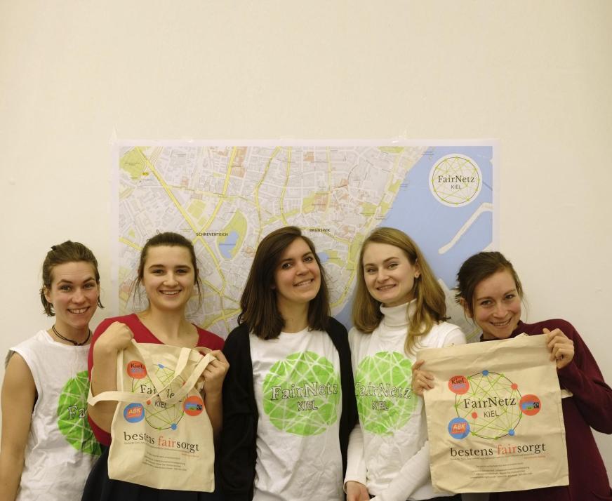 Henriette Scholz, Lea Giesecke, Sinje Grenzdörffer, Kseniya Bisioukova und Johanna O'Brien (v. li.) von Fairnetz Kiel