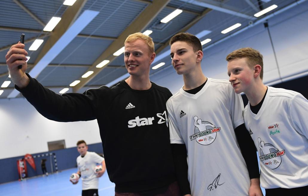 THW Profi Firnhaber sichtet hoffnungsvolle Nachwuchs-Handballer im THW YOUNGstar