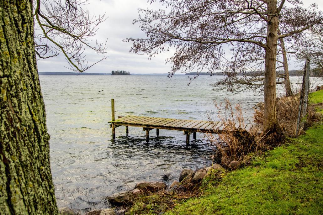 Der weite Plöner See mit seichtem Wellengang