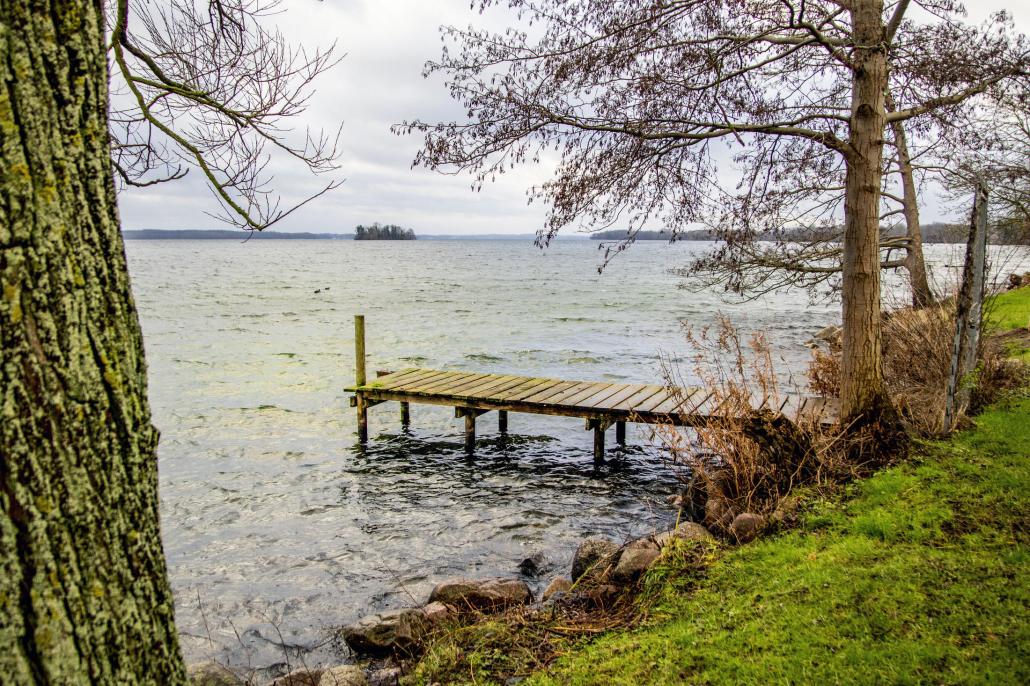 Der weite Plöner See mit seichtem Wellengang