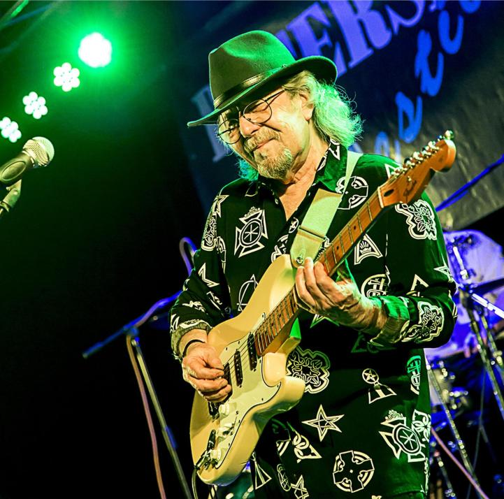 Der Beiname passt wie
die Faust aufs Auge:
Johnnie Guitar Williamson