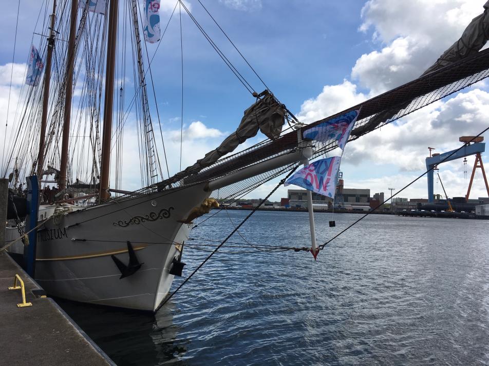 Das Kieler Woche-Schiff am Sartorikai: Die Mare Frisium