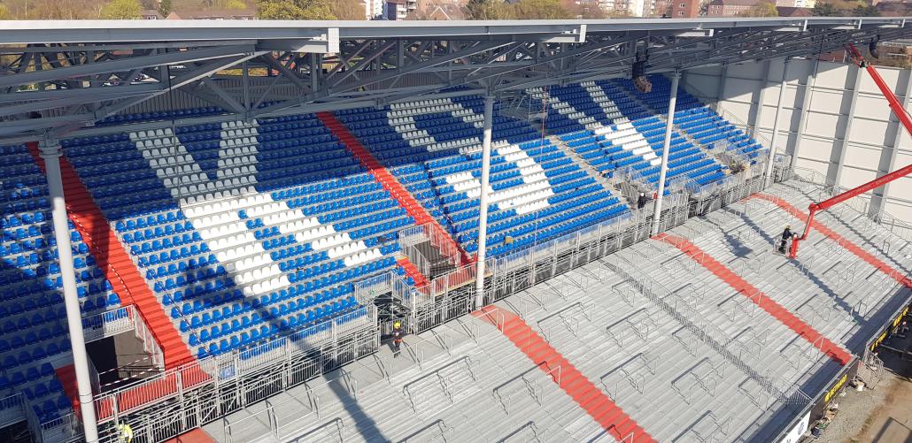 Die Stehplätze der Osttribüne waren bereits im Spiel gegen den FC St. Pauli ausverkauft
