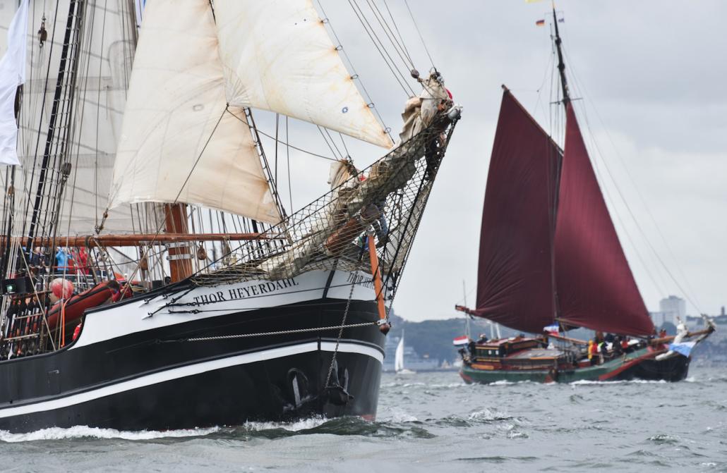 Russisches Segelschulschiff an der Spitze