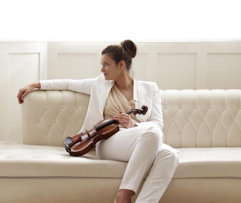 Janine Jansen, die diesjährige Porträtkünstlerin des Schleswig-Holstein Musik Festival, spielte gemeinsam mit Freunden (und ihrem Ehemann) in Altenhof bei Eckernförde.