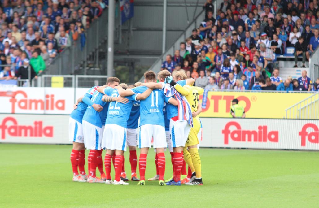 Gemeinsam stark: Das Team findet sich vor dem Spiel gegen Erzgebirge Aue noch einmal zusammen