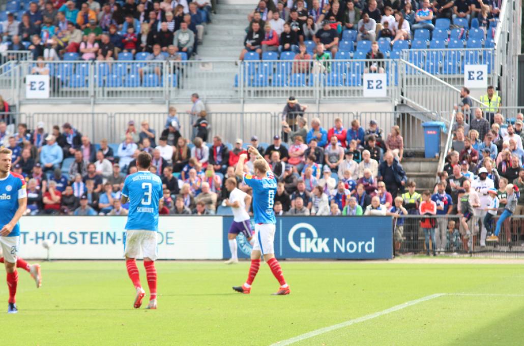 Nach einem Foul in der 23. Spielminute geht es für Mittelfeldmotor Alex Mühling nicht weiter.