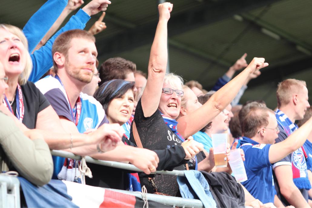 Der Ausgleichstreffer lässt die Fans jubeln.