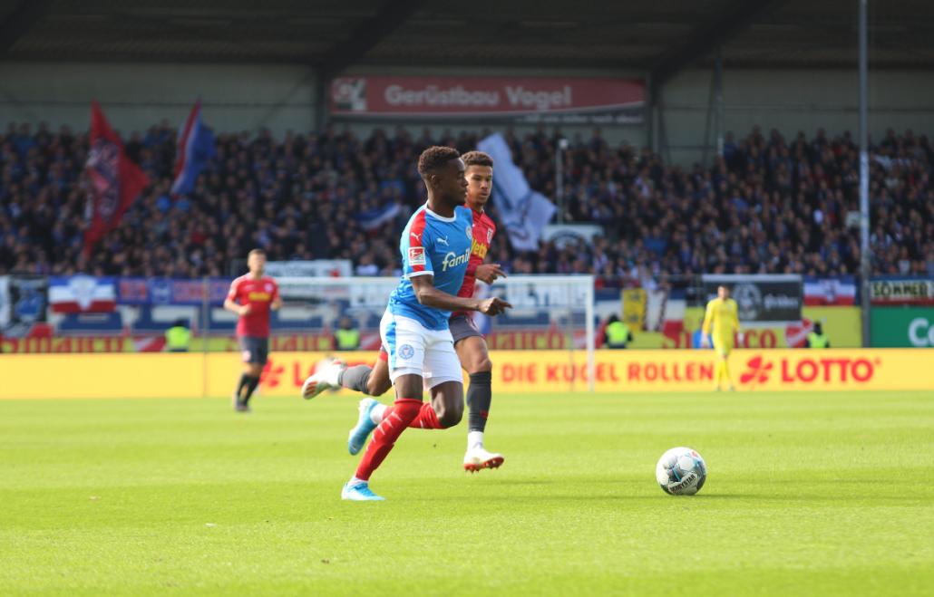 David Atanga setzte gute Akzente auf der rechten Seite