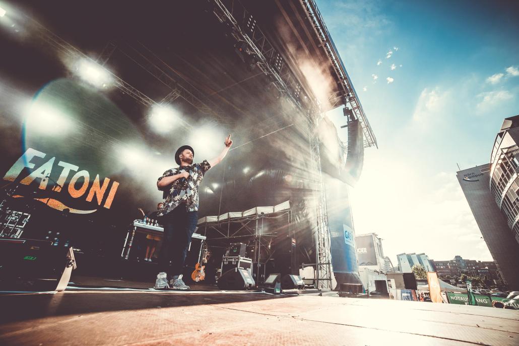 Fatoni veröffentlichte zuletzt sein neues Album „Andorra“. Am 26. Juni trat der Rapper auf der Hörnbühne der Kieler Woche auf