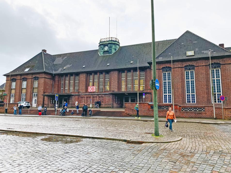 Der Bahnhof von Flensburg liegt nur 20 Gehminuten von der Phänomenta entfernt
