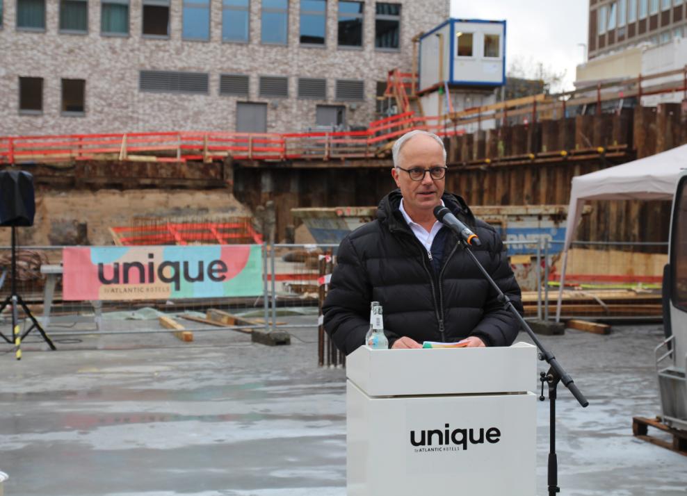 Geschäftsführer der Atlantik Hotels Markus Griesenbeck freut sich auf den Beginn der Baustelle in der Auguste-Victoria-Straße
