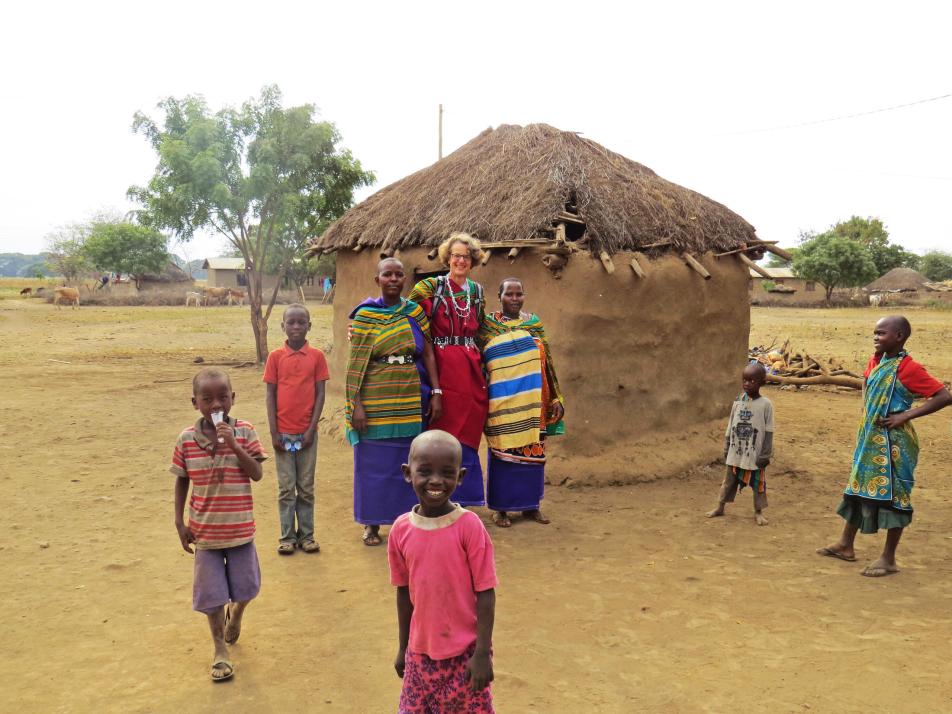 Während ihres Einsatzes für den SES in Tansania durfte Bettina Frommann an einer besonderen Zeremonie des indigenen Volkes der Massai teilnehmen. Nur alle 20 Jahre findet diese am Fuße des Kilimandscharo statt