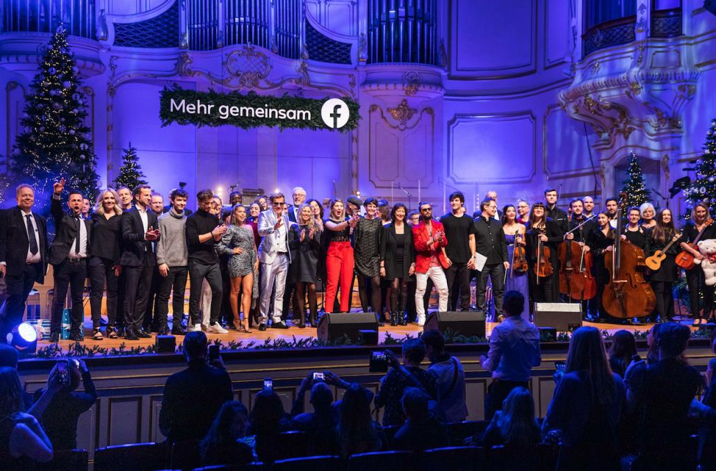 Bei der Gala in der Hamburger Laeiszhalle traten alle Künstler gemeinsam mit Dieter Bohlen auf