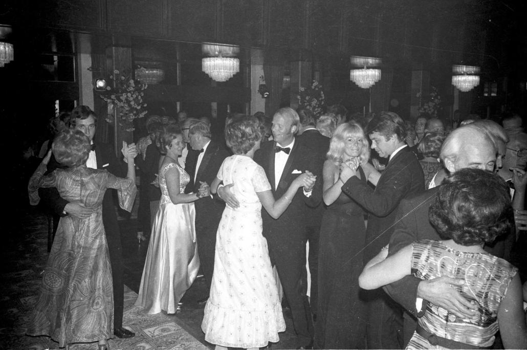 Prunkvoller Ball im Festsaal des Hotels 1972