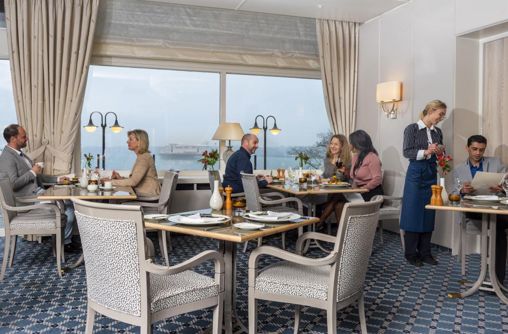 Gemütlich essen mit allerschönstem Blick im Restaurant Bellevue

