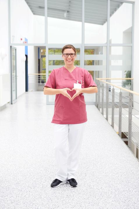Arbeit mit Herz – Josefine Theden hat viel Spaß an ihrer Arbeit im Städtischen Krankenhaus und freut sich auf neue Kollegen

