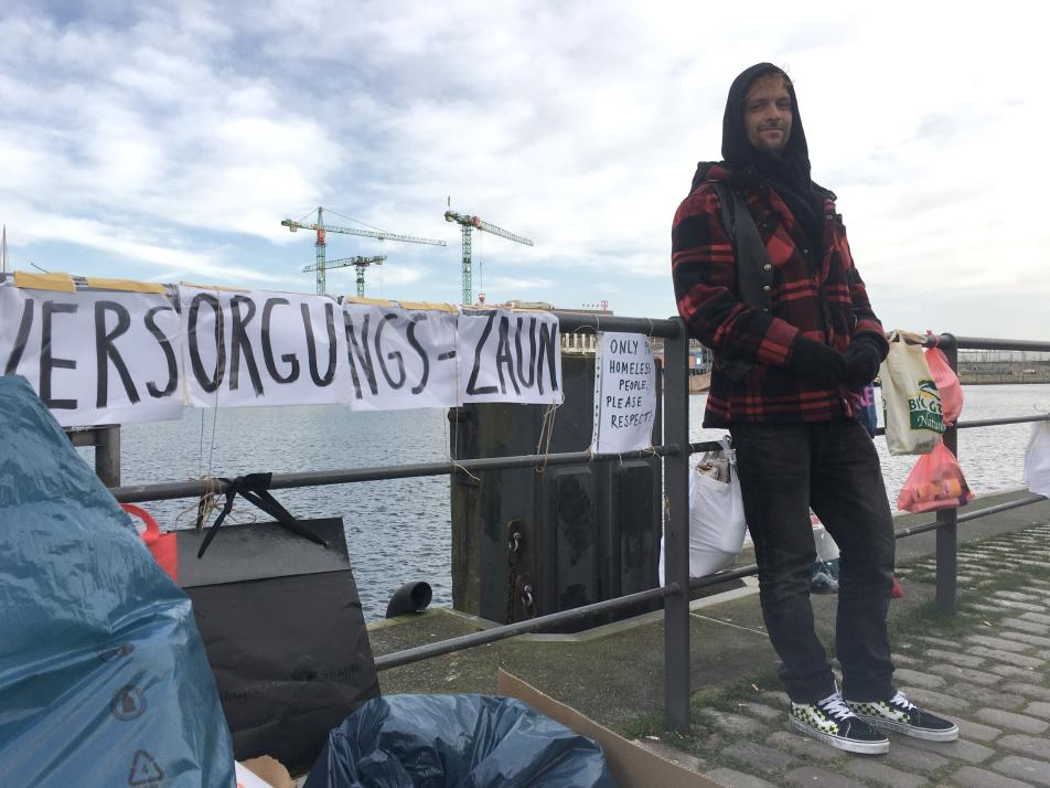 Christian Busch lebt seit acht Jahren auf der Straße und freut sich über die Solidarität der Kieler