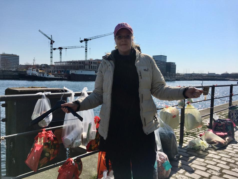 Yvonne Haubold fischte die Kleidung aus der Kieler Förde und engagiert sich für Obdachlose in anderen Kieler Stadtteilen