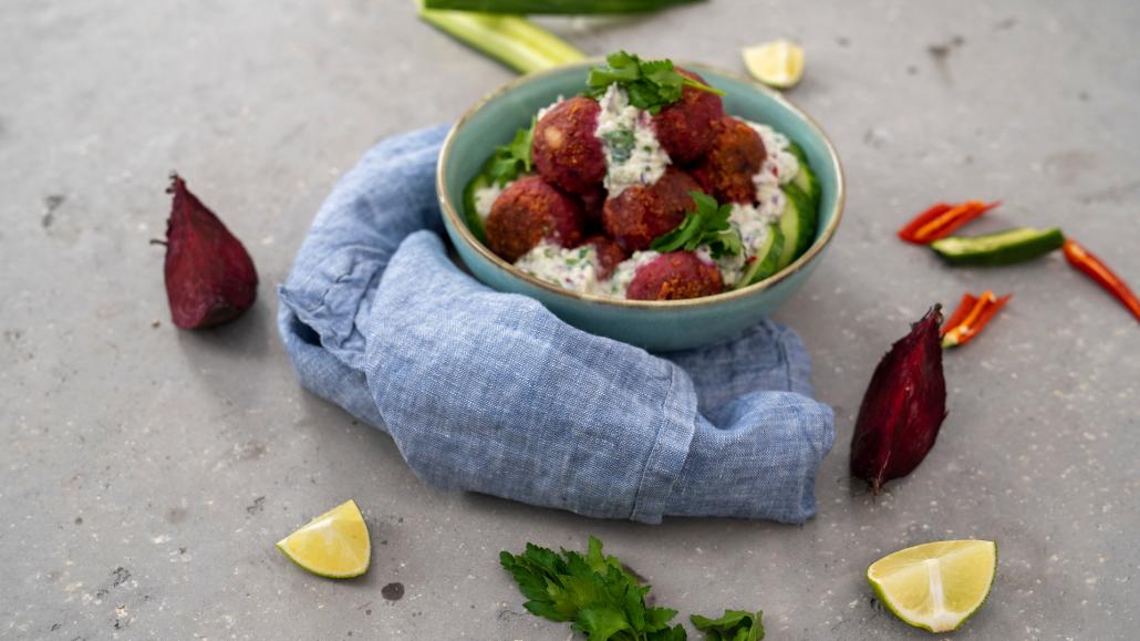 Rote-Bete-Falafel mit Joghurtdip