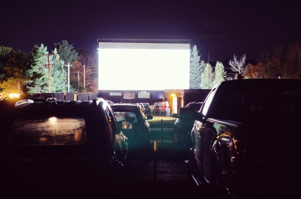 Wenn das mal nicht romantisch ist - ab heute gibt es in Husum auf dem Messeplatz ein Autokino