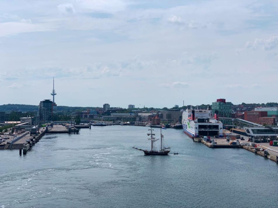 Wasser, Sonne, frische Luft - so beschreibt man am einfachsten die Hafenrundfahrt in Kiel