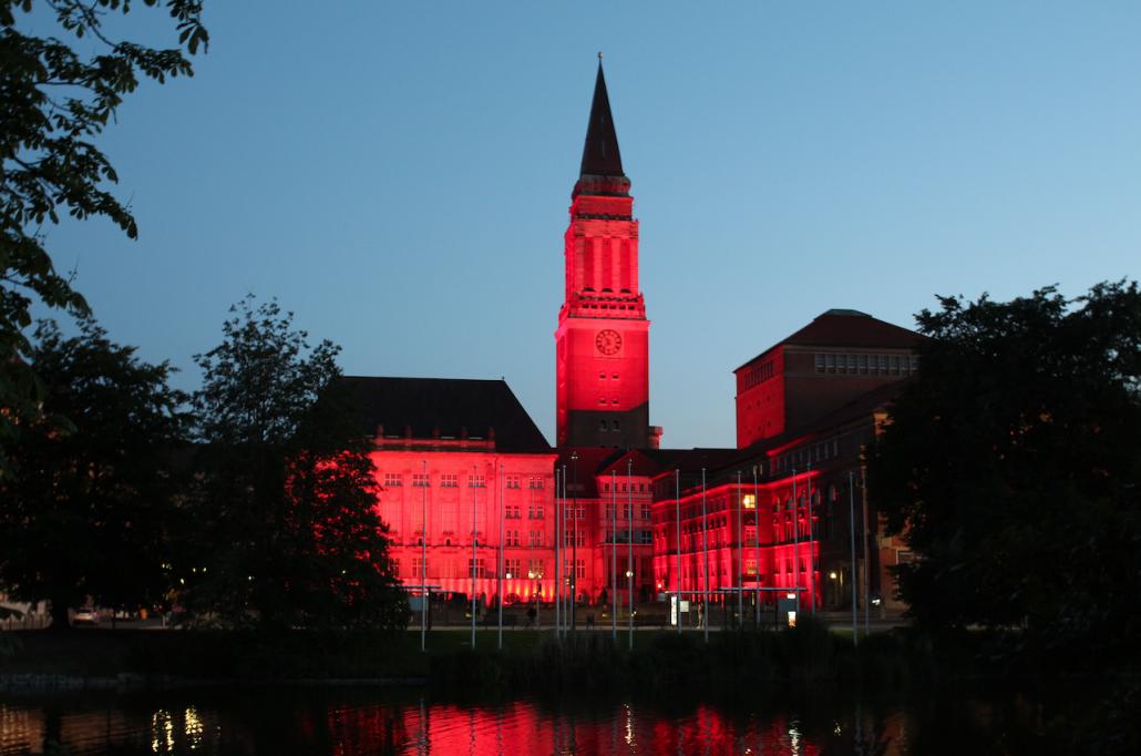 Auch das Kieler Rat- und Opernhaus beteiligten sich an der Aktion