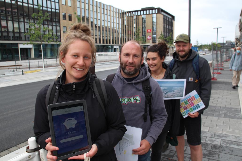 Nane, Mike, Linda und Jan (v. l.) haben bei der Schnitzeljagd mit dem Schwerpunkt der 17 globalen Klimaziele einiges gelernt.