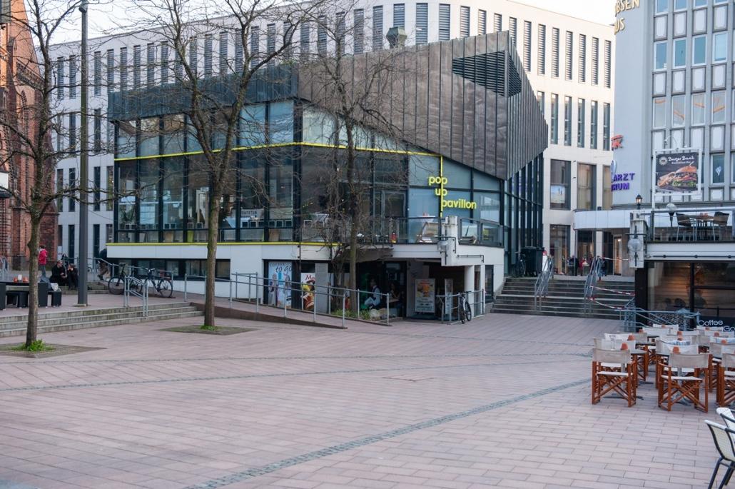 Der Pop-up Pavillon in der Kieler Holstenstraße, direkt am Alten Markt, lädt zu spannenden Ausstellungen ein