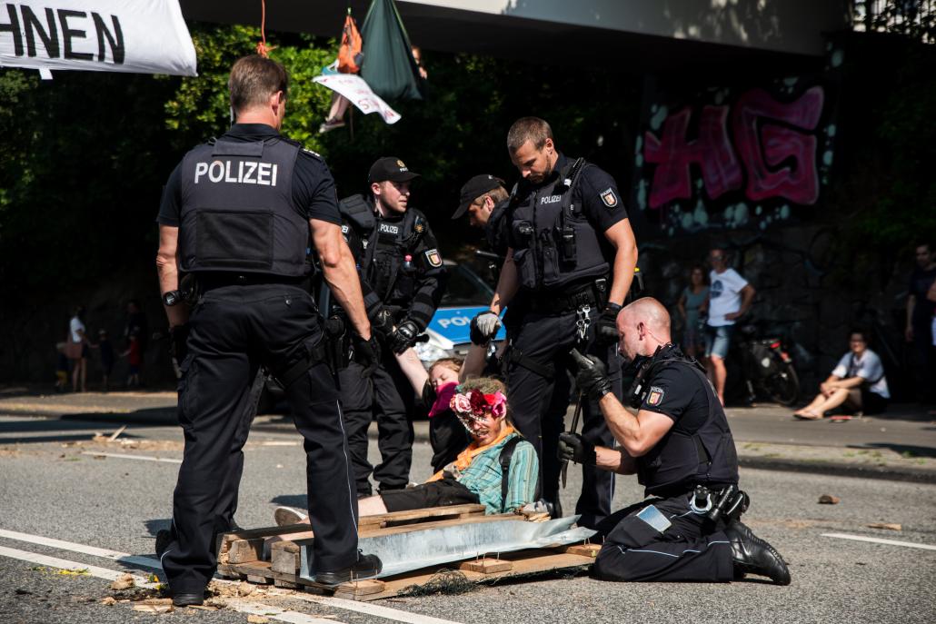 Klima-Aktivisten blockieren Südspange