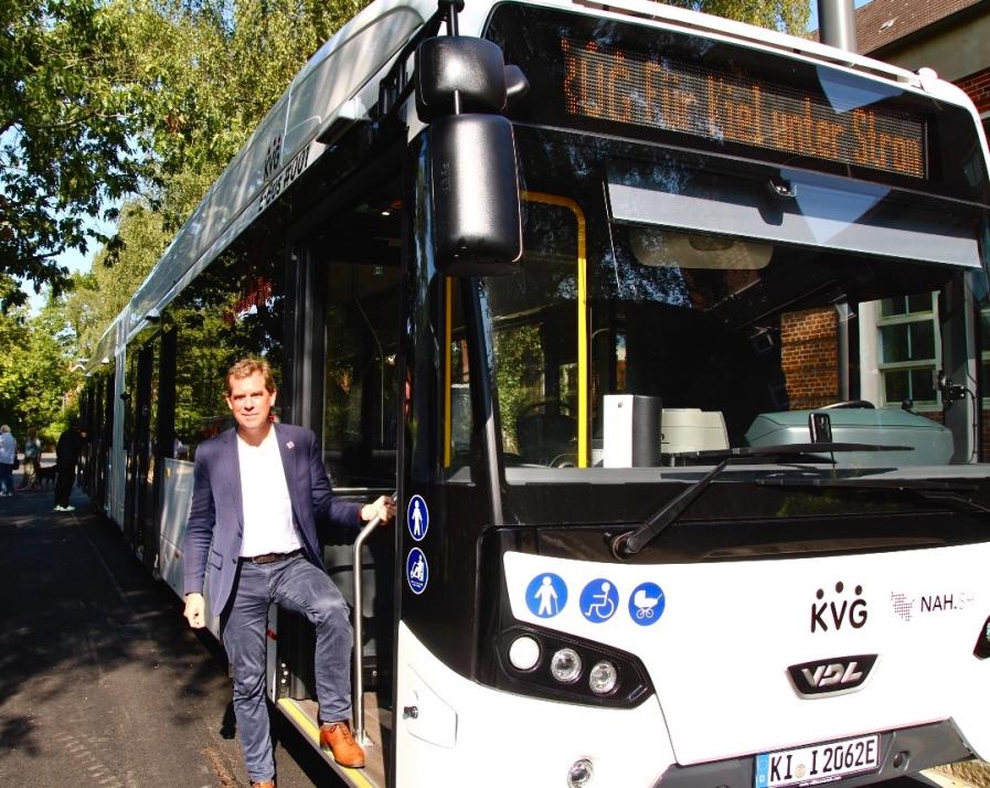 Für Oberbürgermeister Ulf Kämpfer gehören die E-Busse erfolgreichen Klimageschichte, die Kiel weiterhin schreibt