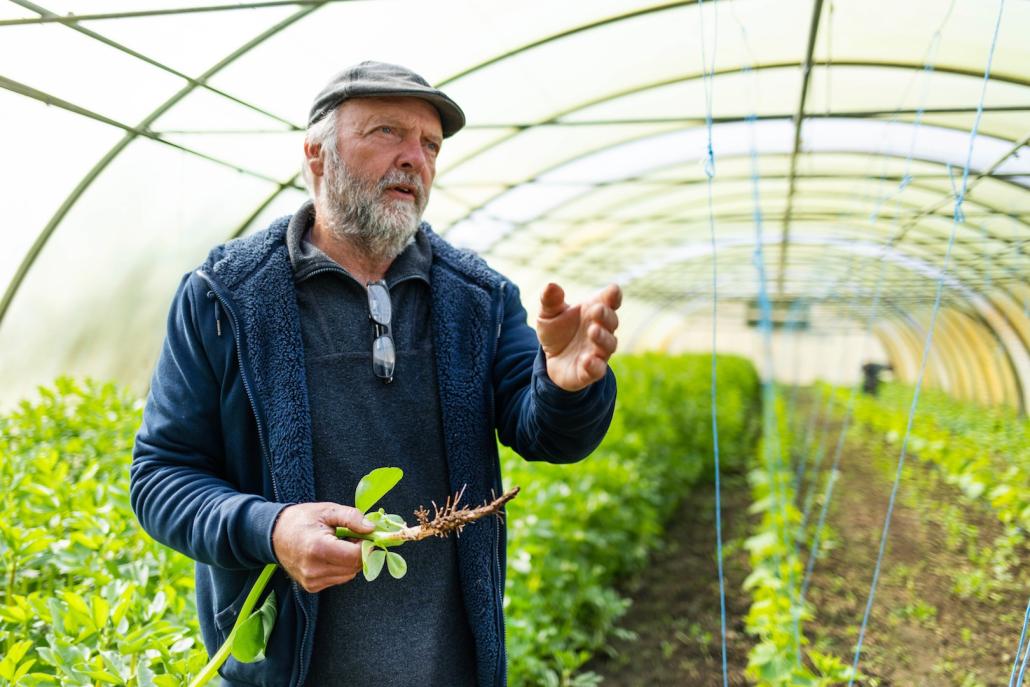 „Die Betriebe haben Planungssicherheit, sind unabhängig von Markt und Preisdruck. Davon profitieren auch die Mitglieder, die stabile Preise bezahlen", erzählt Bio-Landwirt Dieter Pandegrau.