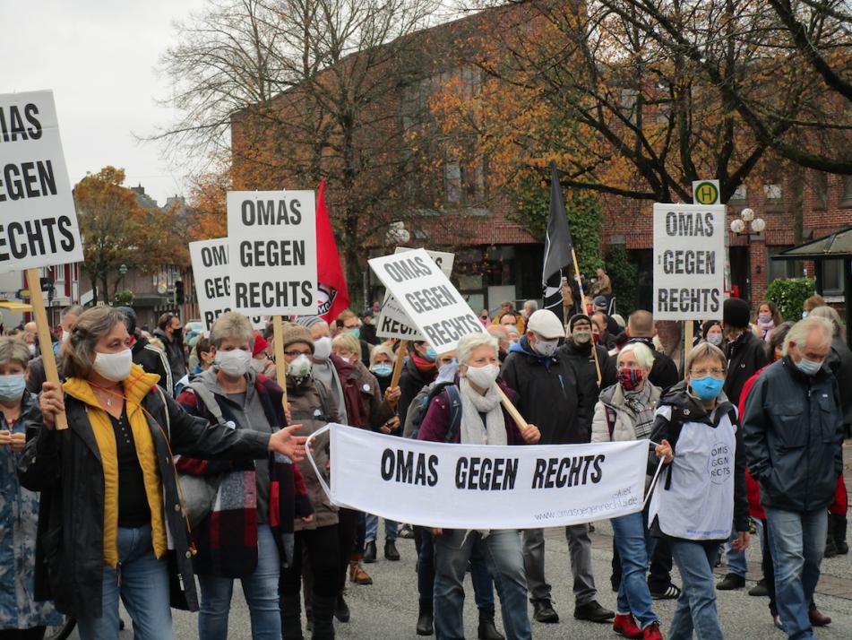 Für ihr Engagement gegen Diskriminierung und Antisemitismus erhalten die Omas gegen Rechts den Paul-Spiegel-Preis vom Zentralrat der Juden