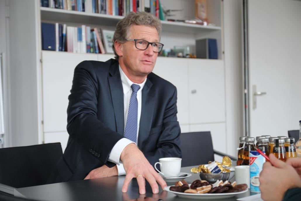 Wirtschaftsminister Bernd Buchholz (FDP) fordert die Erhöhung der Abschlagszahlungen auf 500.000 Euro pro Unternehmen