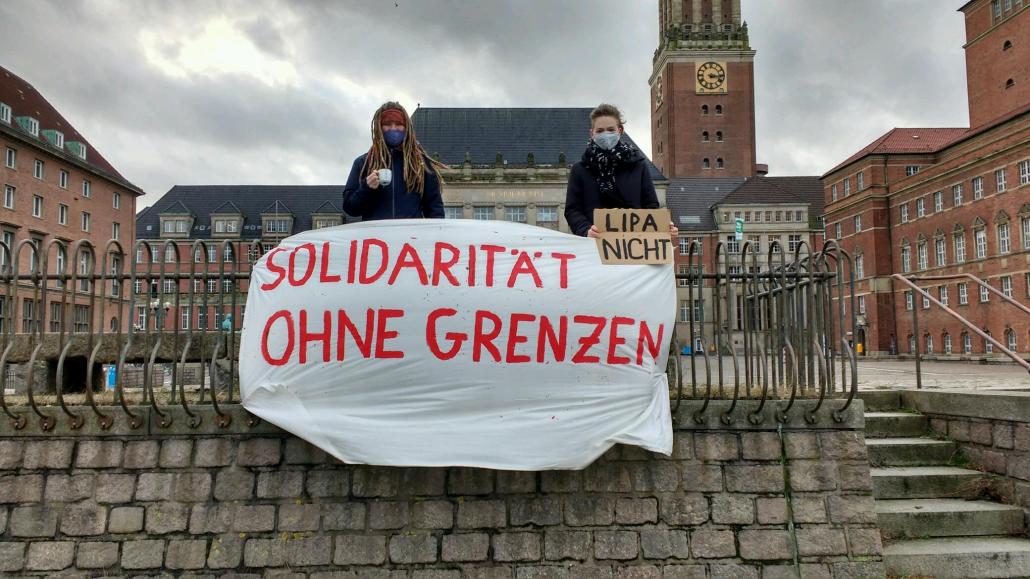 Demo-Bündnis hält Mahnwache ab