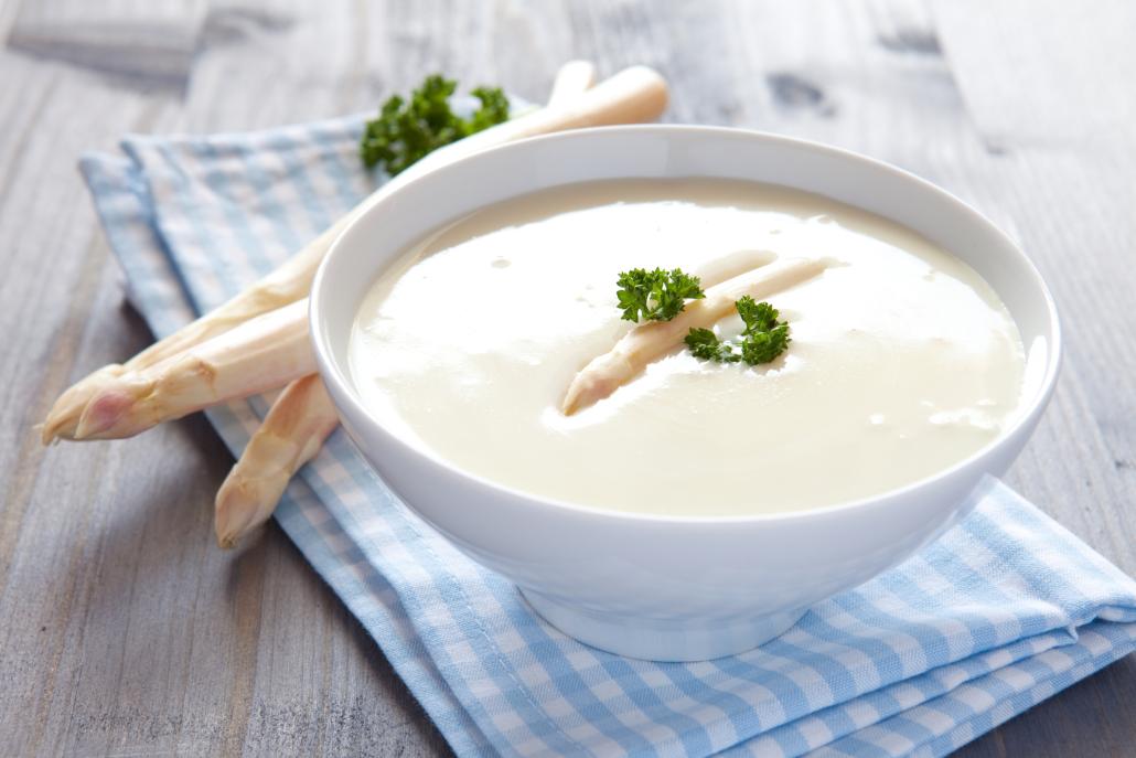 Die beliebte Spargelcremesuppe ist im Handumdrehen gezaubert.