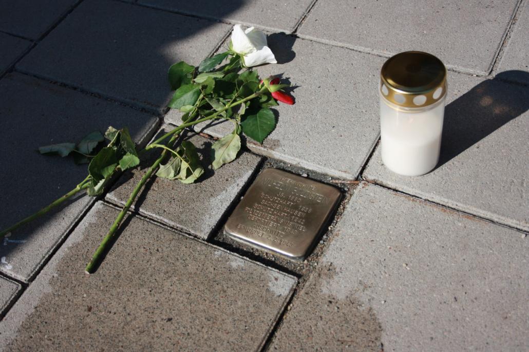 Jährlich werden die Stolpersteine geputzt, um an die Opfer und deren Geschichten im Dritten Reich zu erinnern und nicht zu vergessen. 