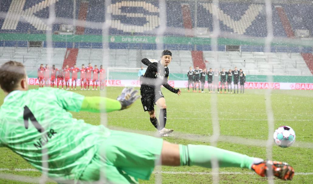 Jae Sung Lee traf, wie alle anderen Schützen der Störche, vom Elfmeterpunkt gegen den FC Bayern München.