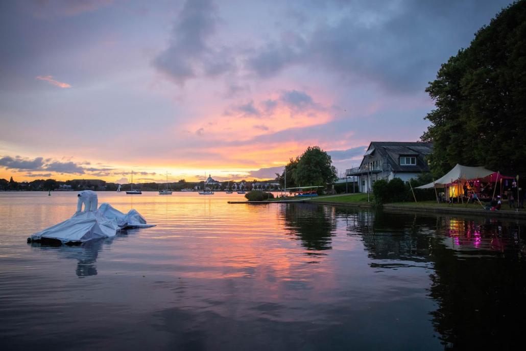 Das NORDEN Festival auf den Königswiesen ist durch seine Lage an der Schlei und das familienfreundliche Programm ein Highlight des Sommers.