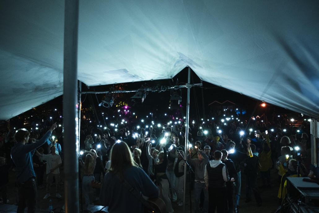 Beim Konzert von Tonbandgerät herrschte ausgelassene Stimmung vor der Bühne.