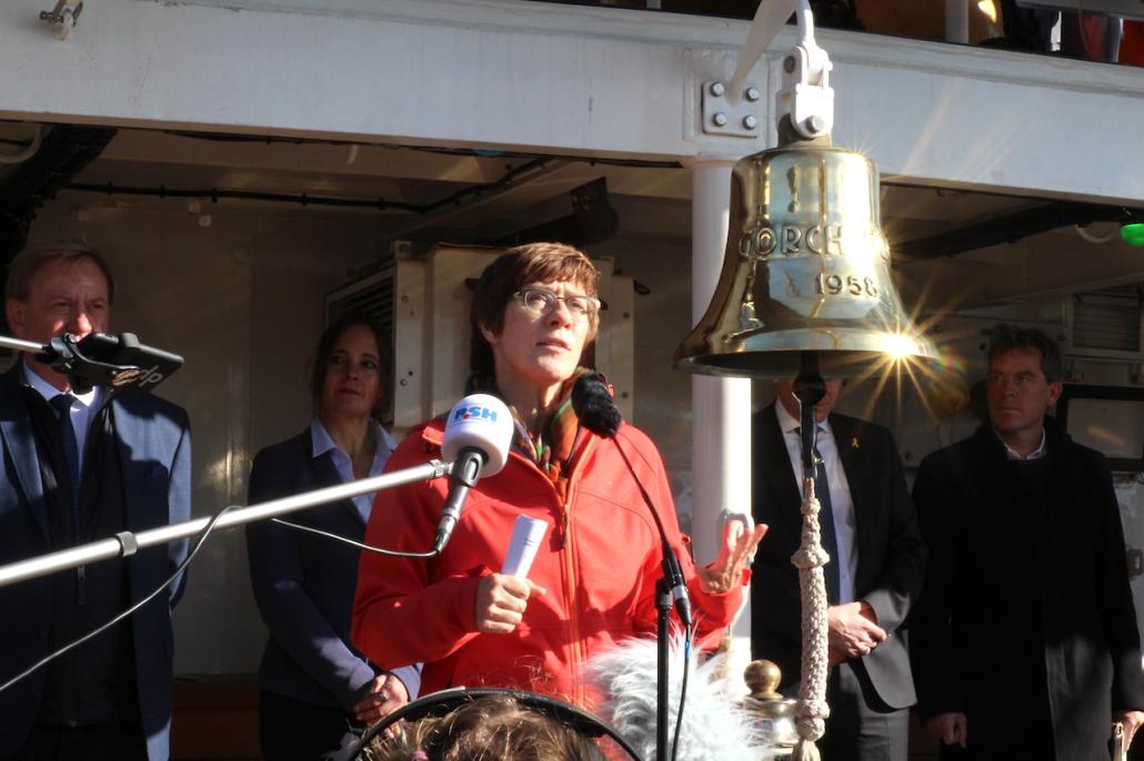 Verteidigungsministerin Annegret Kramp-Karrenbauer sprach über die Bedeutung der Gorch Fock für die Marine und die Landeshauptstadt Kiel.