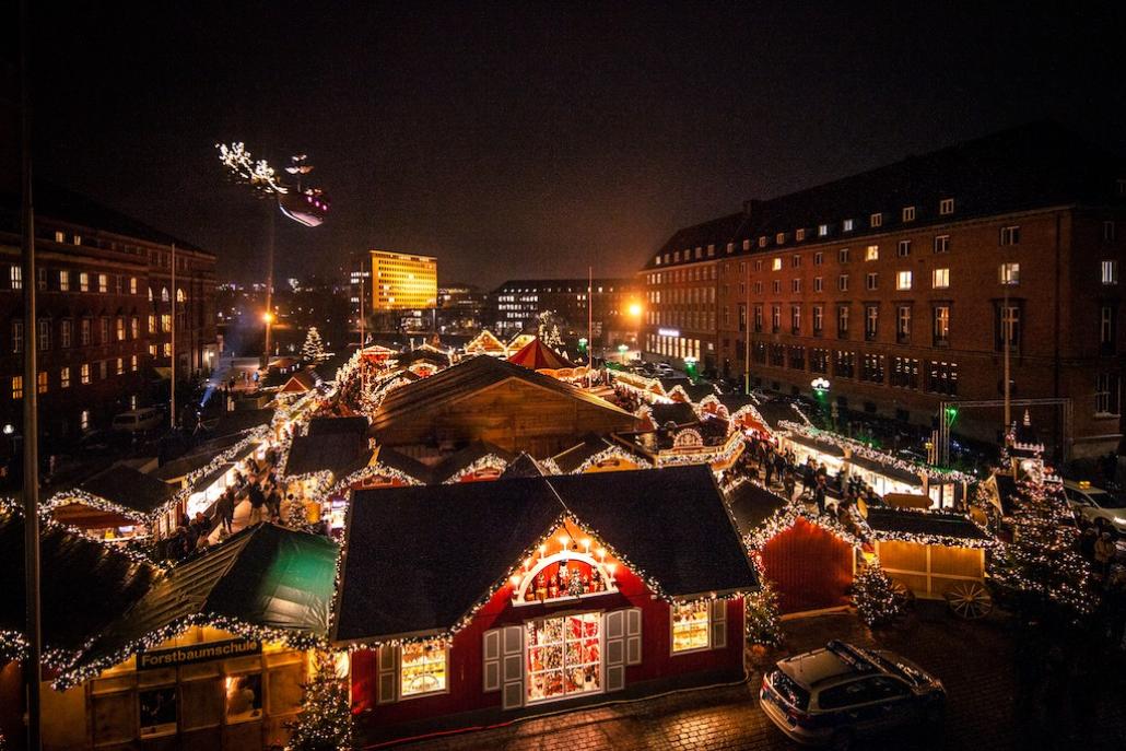 Die Weihnachtswelt von oben und Kiel zu Fuß erkunden 