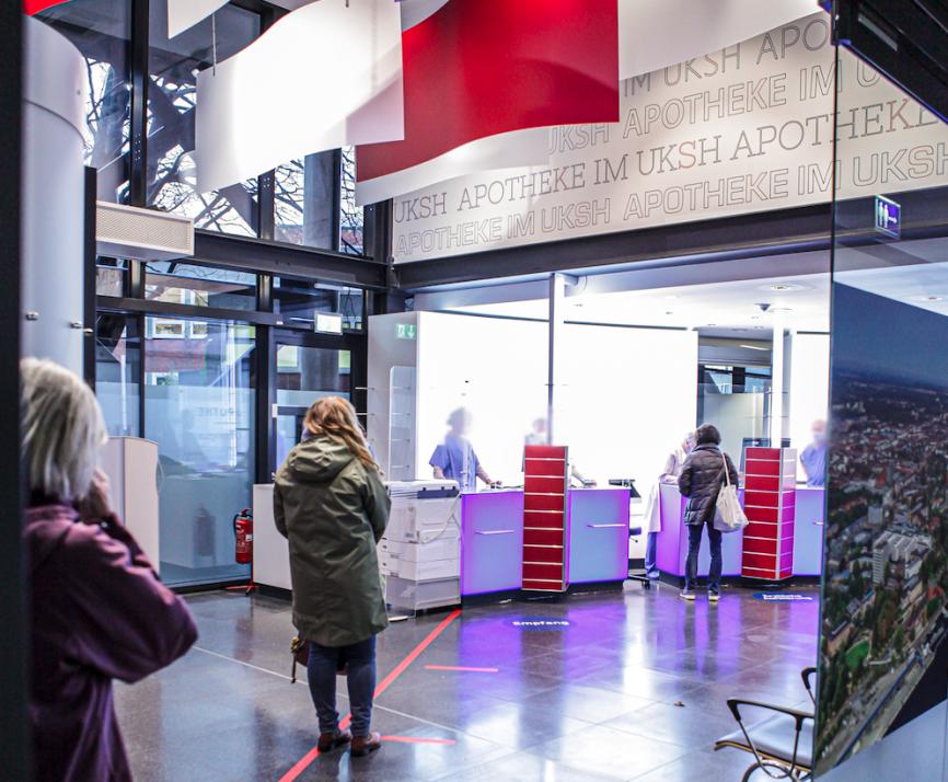 Das neue Impfzentrum des UKSH, Campus Kiel, befindet sich - separat von den Gebäuden der Krankenversorgung - im Foyer des Parkhauses.
