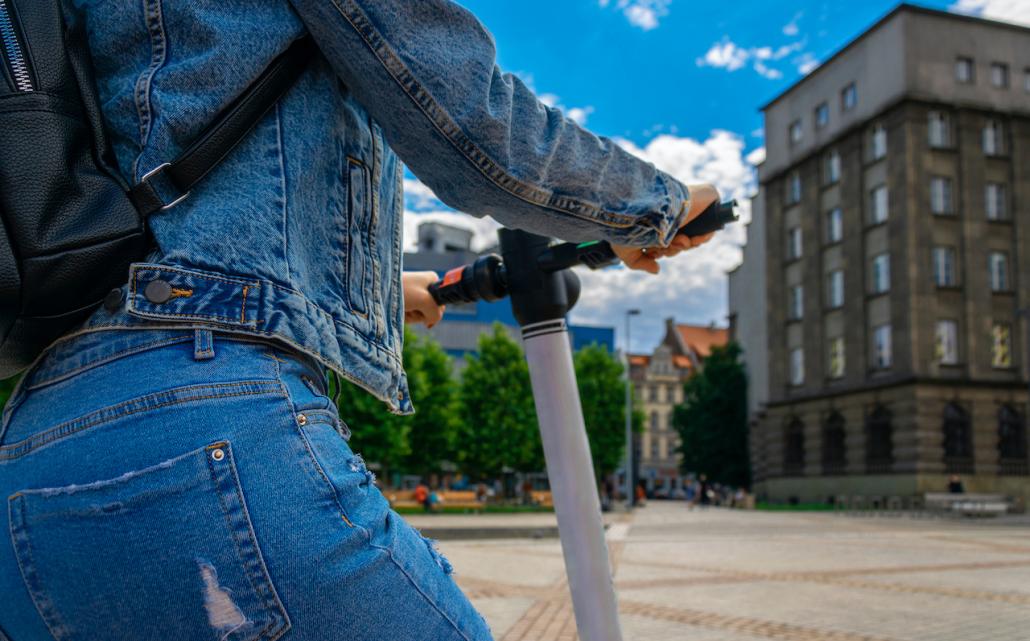 Wer betrunken auf dem E-Scooter erwischt wird, kann seinen Führerschein verlieren.