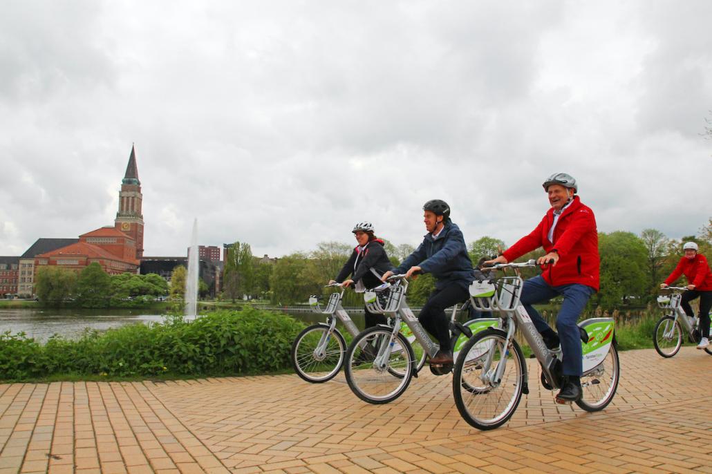 Als einer der ersten genoss Dr. Ulf Kämpfer im Mai den Fahrspaß auf der elektrischen Sprottenflotte.