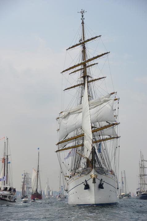 Erstmals seit 2015 führt die „Gorch Fock“ die Windjammerparade an.