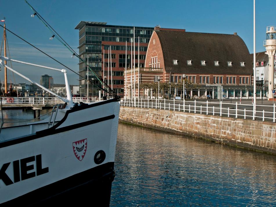 Erst in die Ausstellung in der Fischhalle, dann auf Fördetörn mit der MS Stadt Kiel: Der Internationale Museumstag macht es möglich.
